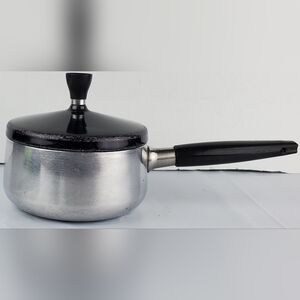 Wear-Ever MCM Vintage 3/4 Qt Aluminum Sauce Pan w/ Lid USA Made R-780 1/2